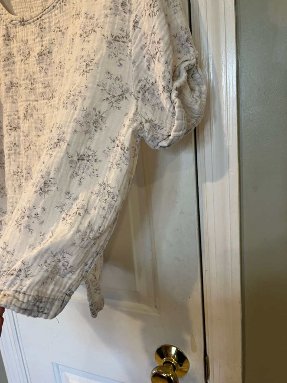 Sea Breeze Relaxed Short-Sleeve Top in Light Gray Floral - - Picture 3 of 5